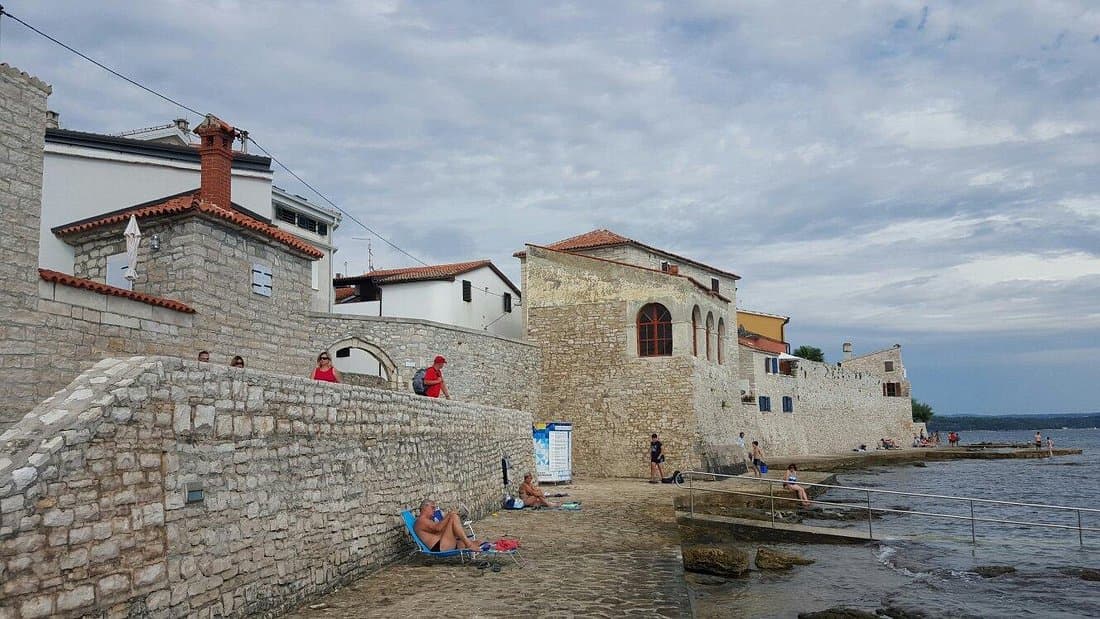 Old gate entrance to Novigrad historic old town