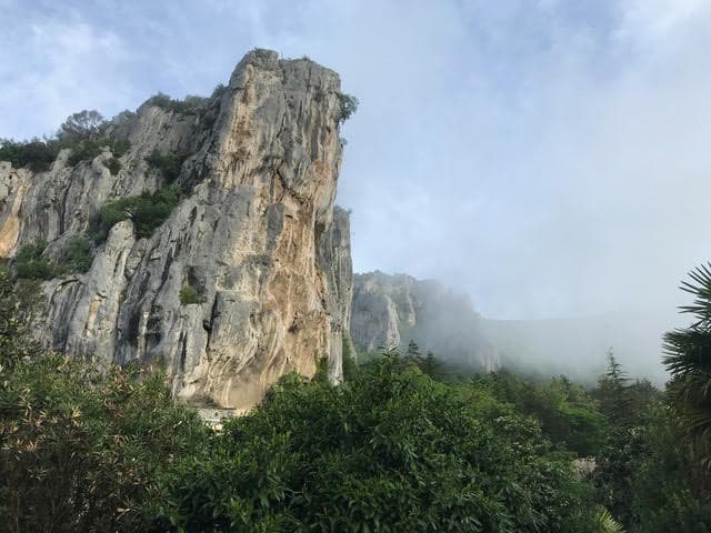 Mišja Peć sport climbing crag near Rovinj — overhanging tufa routes on the Istrian coast